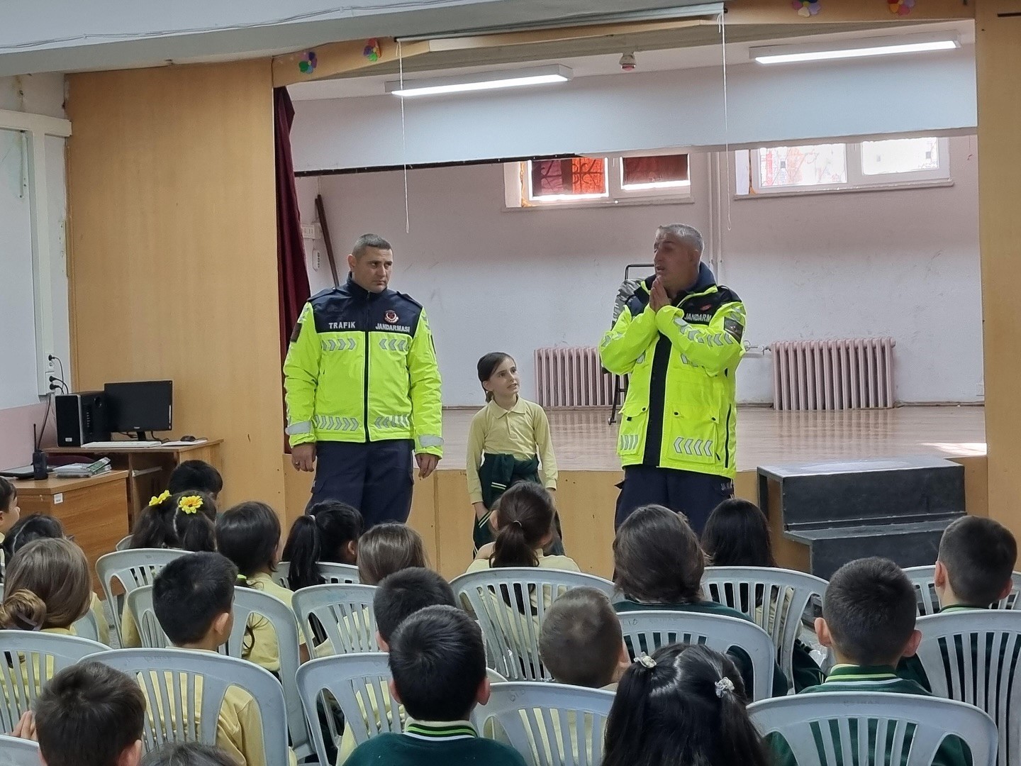 Bilecik’te Öğrencilere Trafik Ve Emniyet Kemeri Eğitimi Verildi 5110