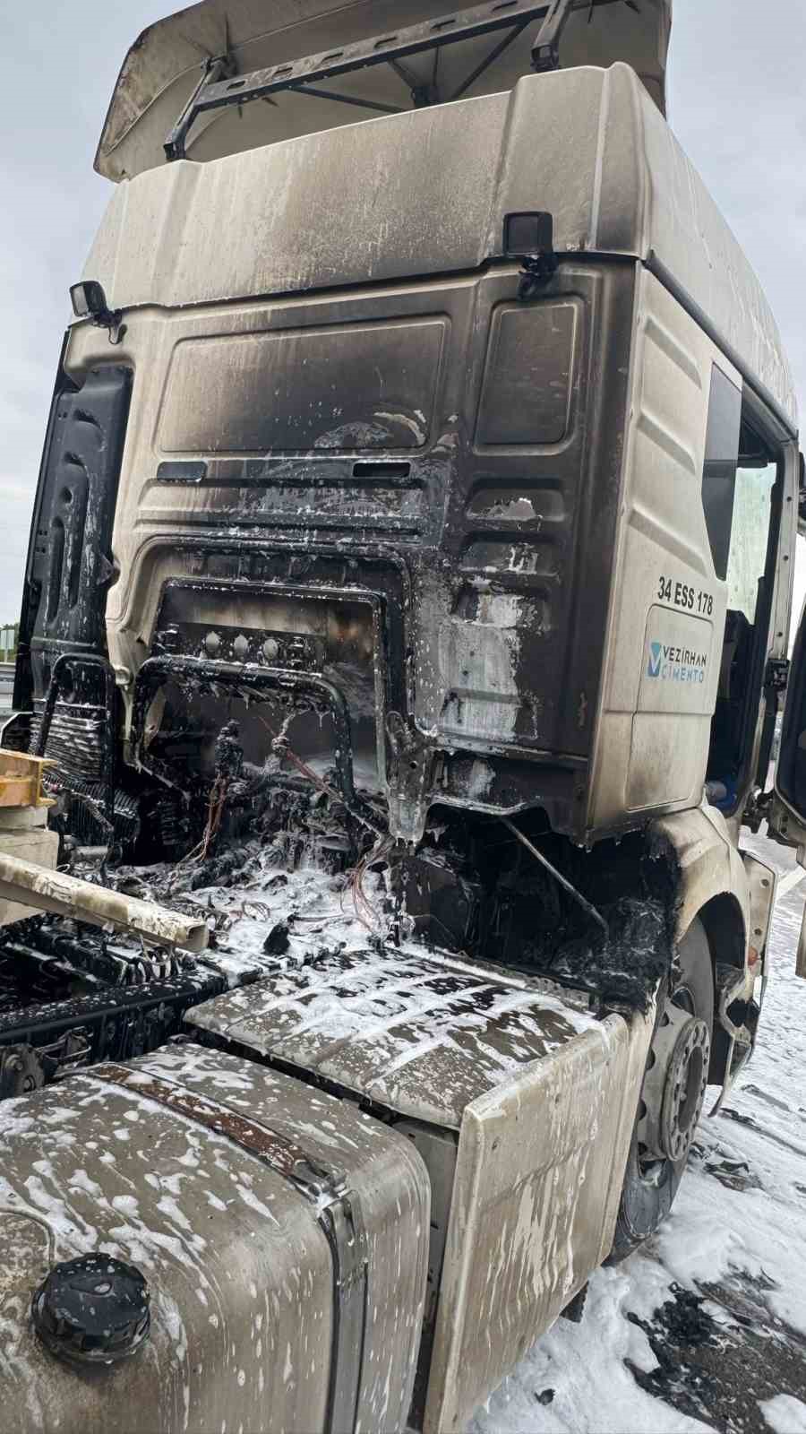 Bilecik’te Seyir Halindeki Beton Mikseri Bir Anda Alev Aldı 6499