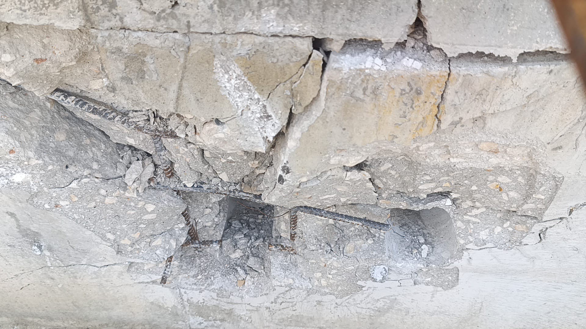 Edebali Stadında Tehlikeli Çatlak 5119