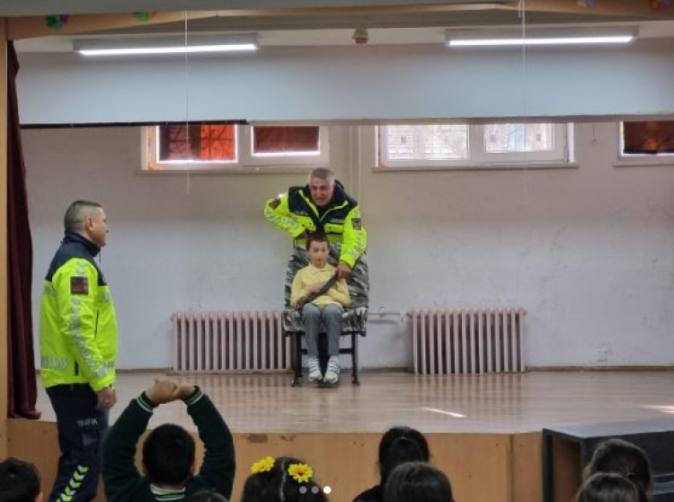 G O L P A Z A R I J A N D A R M A K O M U T A N L I G I N D A N G R E N C I L E R E T R A F I K G U V E N L I G I E G I T I M I 4940