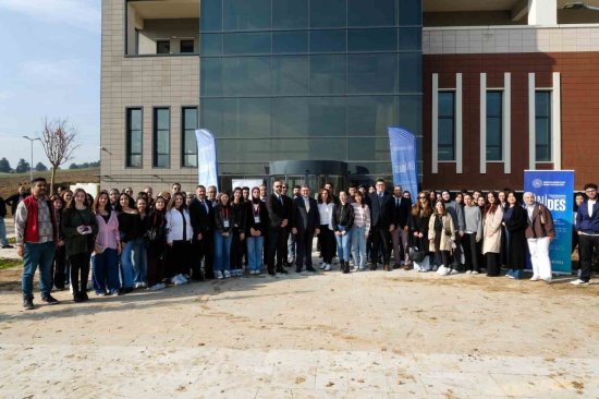 G R E N C I L E R D E N B I L E C I K 039 E Y E S I L N E F E S 5711