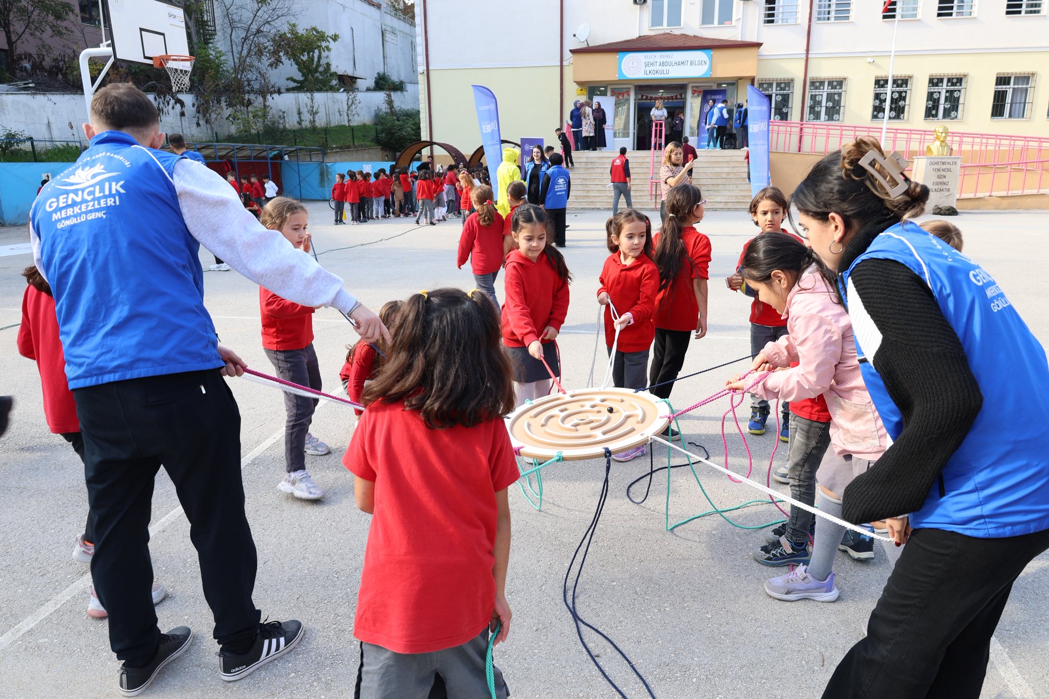 Genç Gönüllüler Kütüphanesi Açıldı 5069