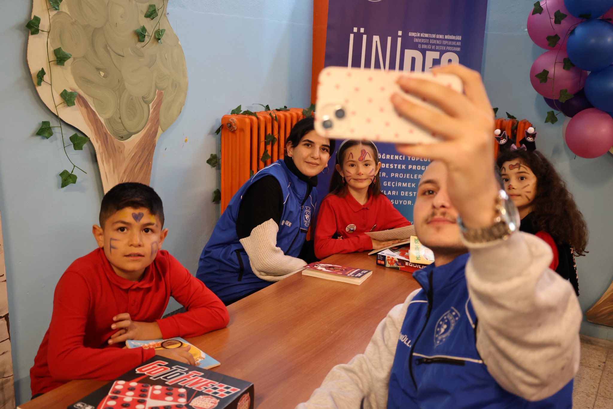 Genç Gönüllüler Kütüphanesi Açıldı 5071