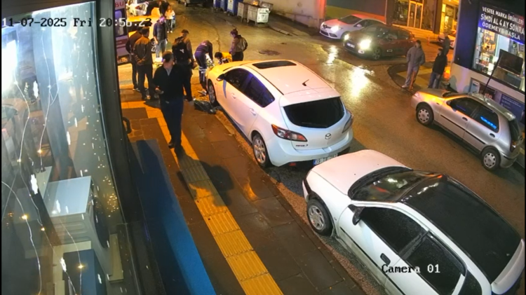 Kaldırımda Yürürken Bir Anda Yere Yığıldı! 5249