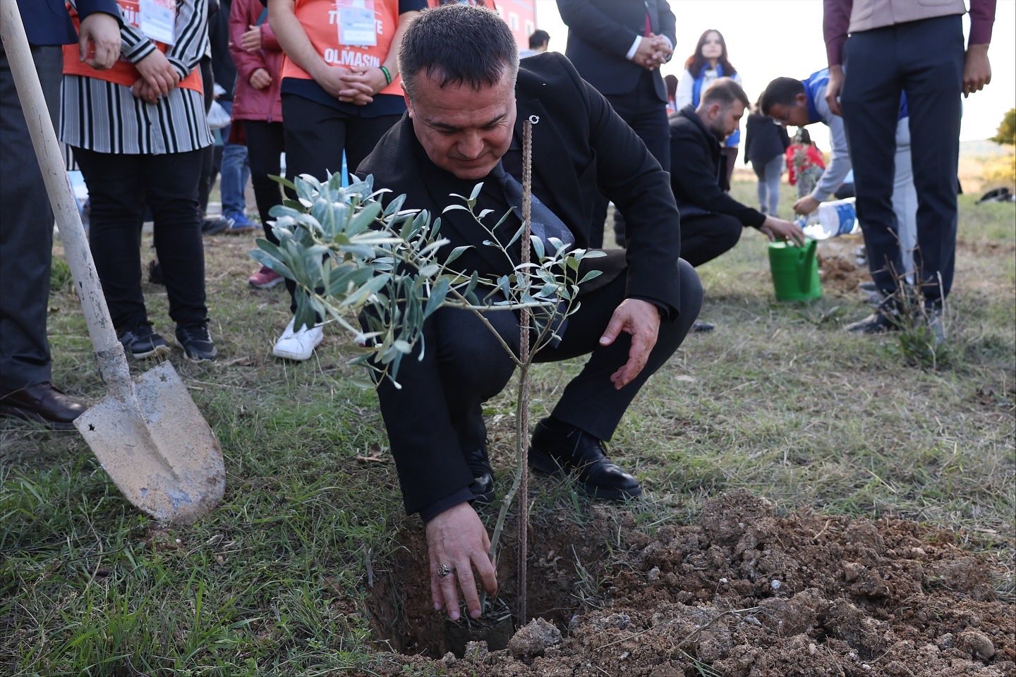 Kampüs Yeşeriyor Zeytin Fidanları Toprakla Buluştu 4749 (1)