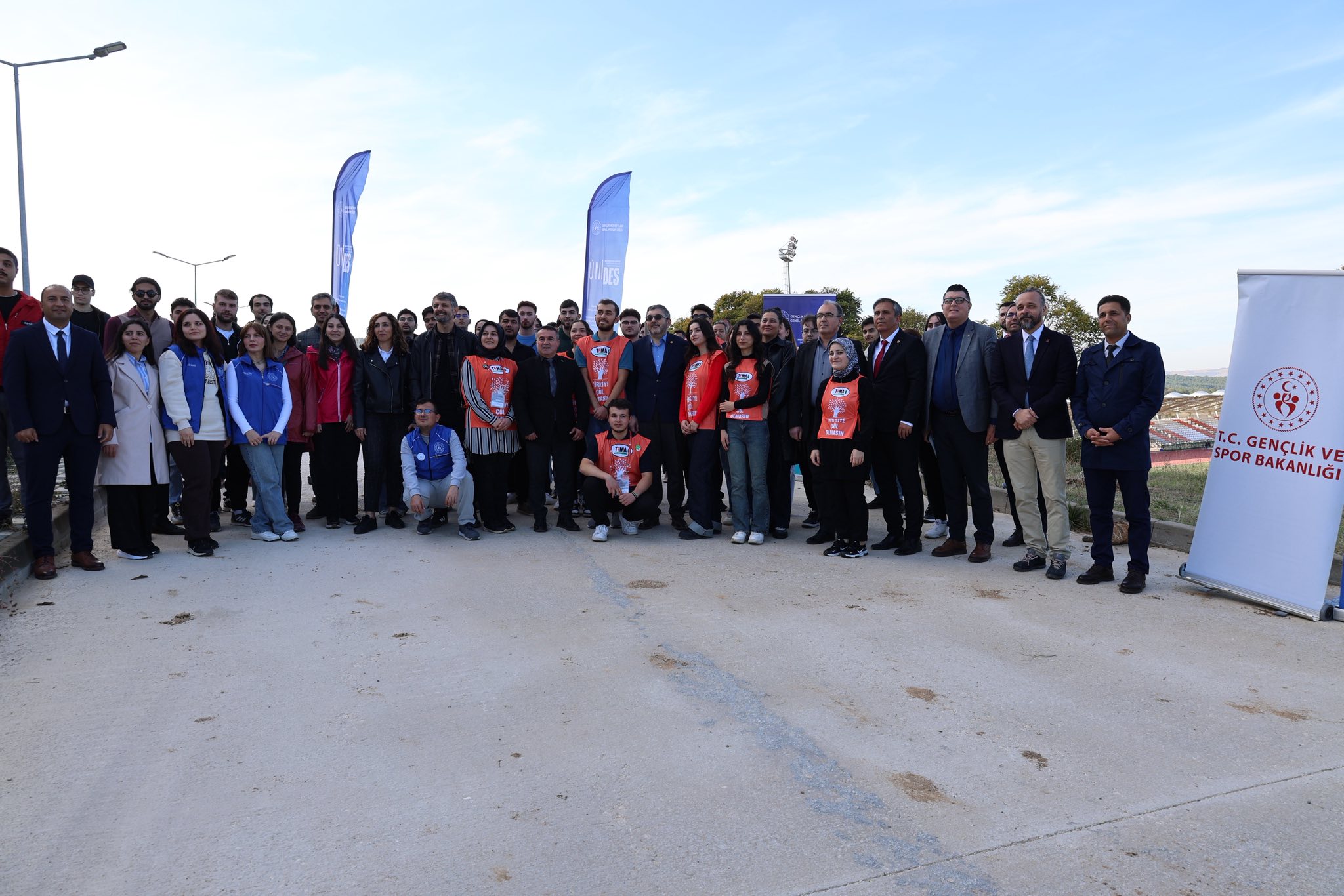 Kampüs Yeşeriyor Zeytin Fidanları Toprakla Buluştu 4752 (1)