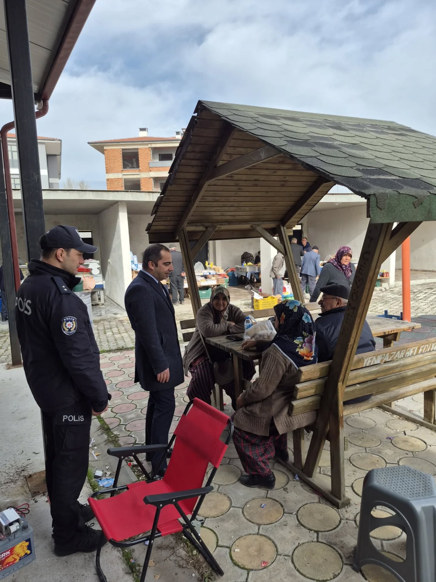 Kaymakam Uçar’dan Pazarda Sıcak Buluşma 6073