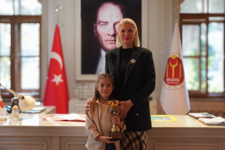 M I N I K E L L E R B U Y U K C U M H U R I Y E T S E V G I S I 4928