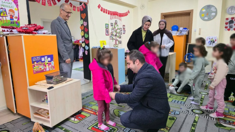 M I N I K Y U R E K L E R I I S I T A N D E S T E K 6270