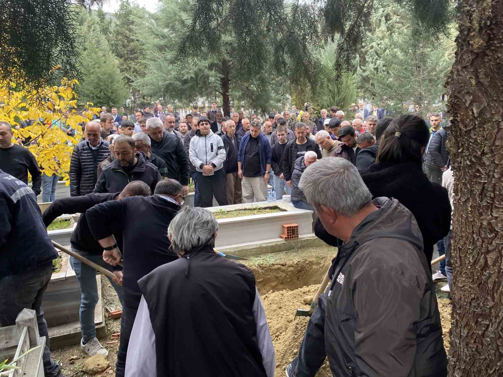 Sınıf Arkadaşının Yumruğuyla Ölen 16 Yaşındaki İsmail Mert Küçükbaşar Bilecik’te Toprağa Verildi 6103