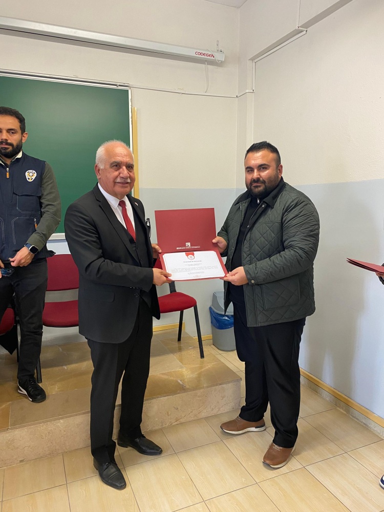 Y E S I L A Y 039 D A N F A R K I N D A L I K A K I M I 5847