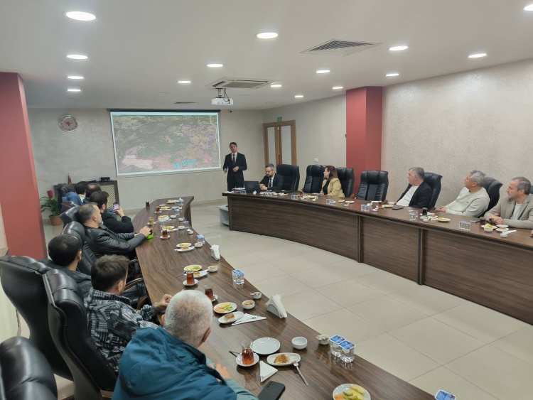 3 O R G A N I Z E S A N A Y I M A S A Y A Y A T I R I L D I 8015