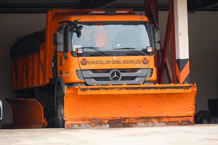 B I L E C I K 039 I N Y O L L A R I K I S A H A Z I R 8056