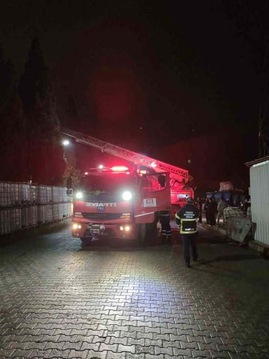 B I L E C I K T E F A B R I K A D A C I K A N Y A N G I N D A 3 I S C I H A S T A N E L I K O L D U 8036