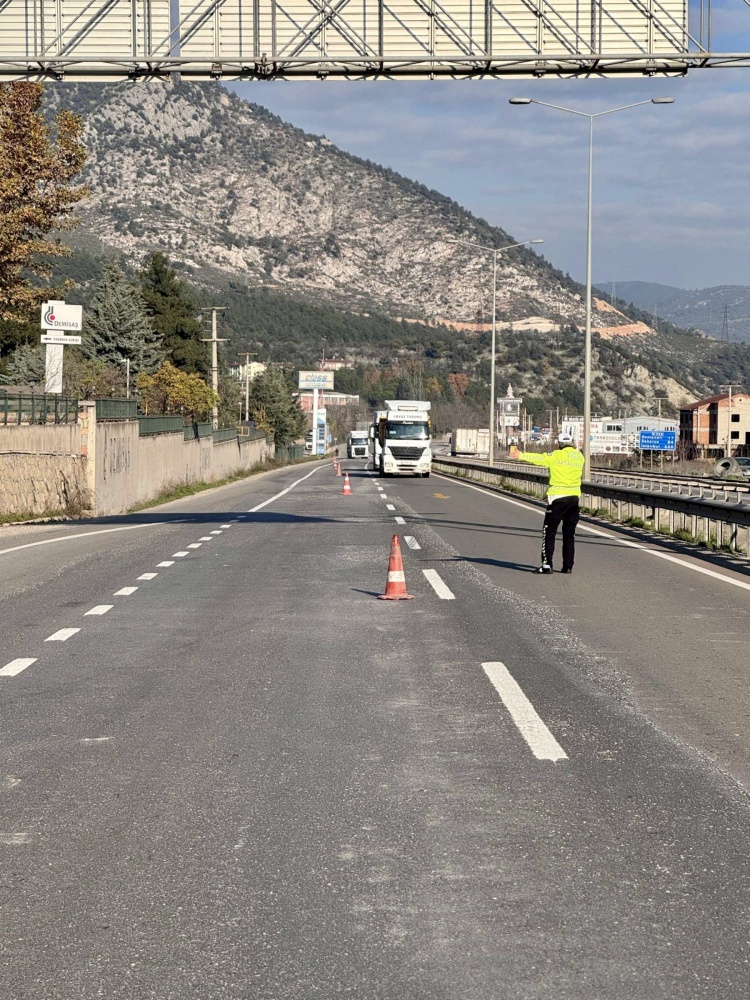 B I L E C I K T R A F I G I N D E K I S L A S T I G I A L A R M I 6585