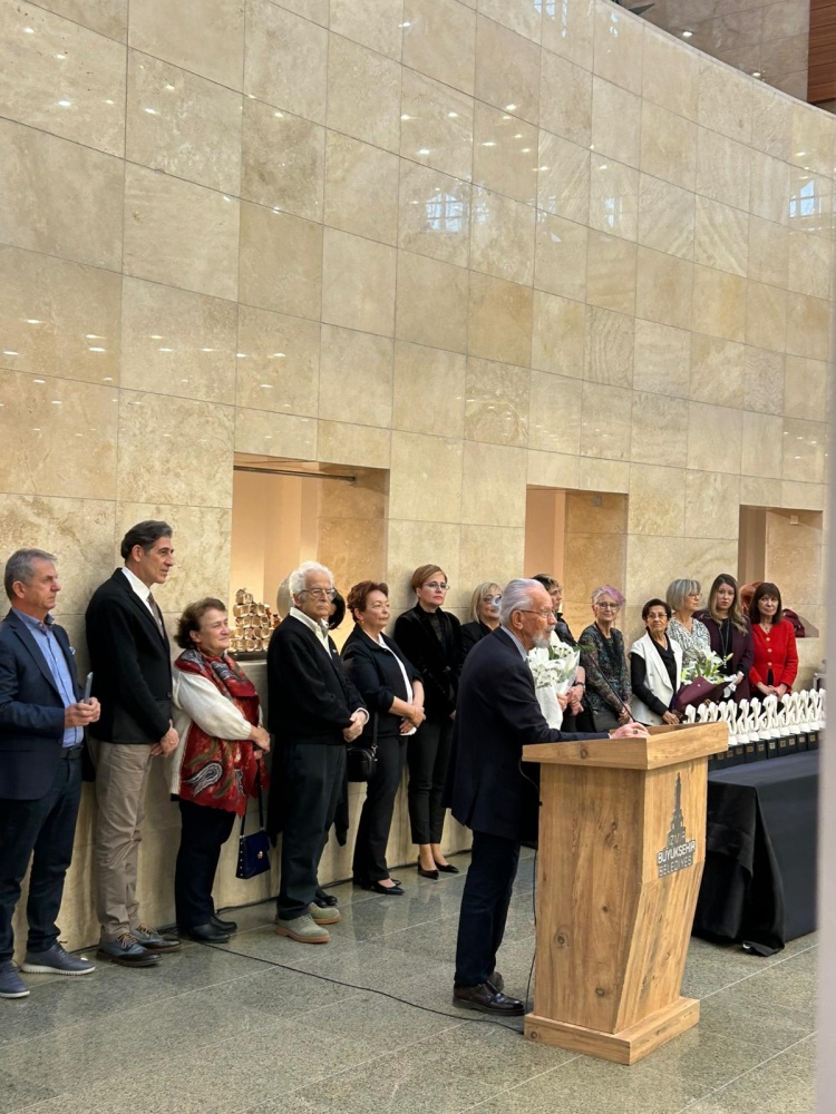 B S E U L U G E N C S E R A M I K C I L E R I Z M I R D E D U L L E R I T O P L A D I 7585