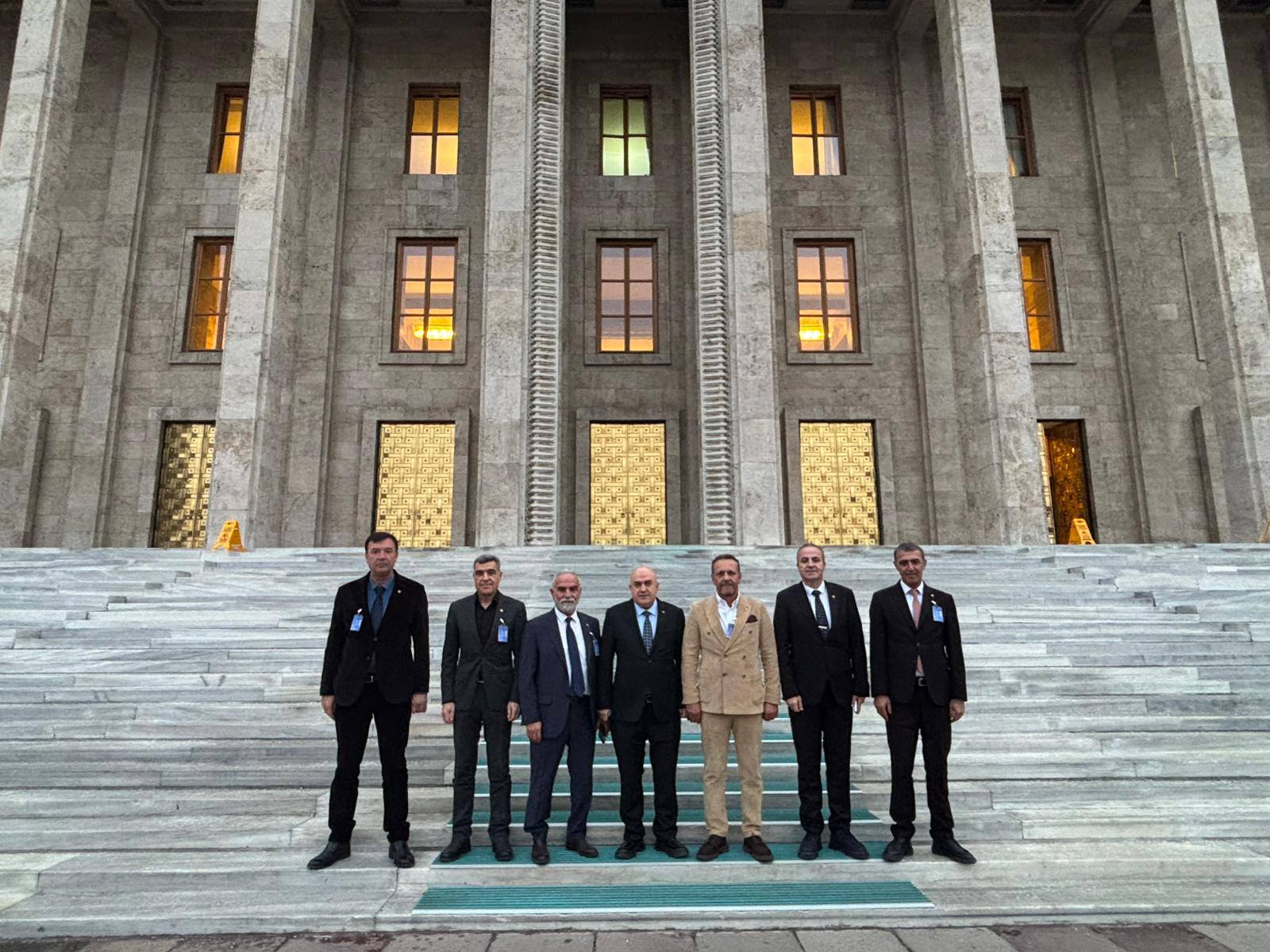 Bahçeli̇den Bi̇leci̇ke Selam 7845