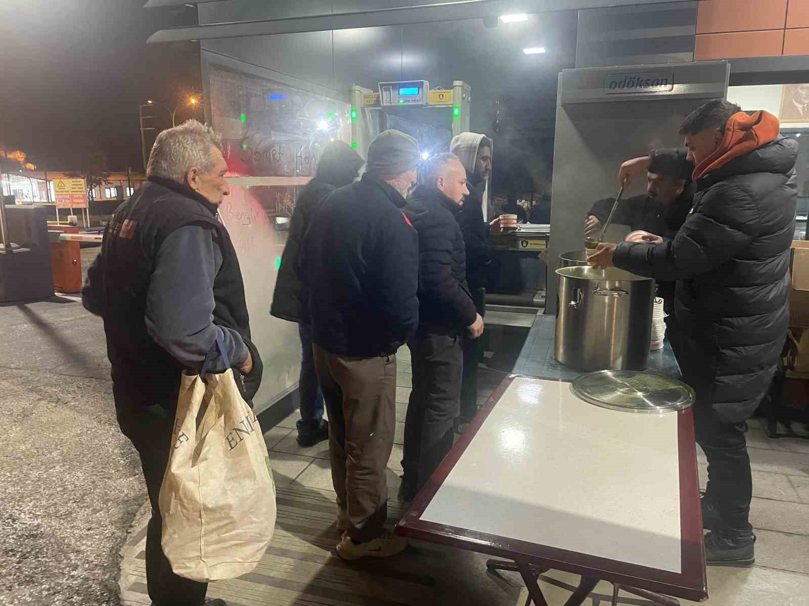 Belediyeden Fabrika Işçilerine Sıcak Çorba 8364