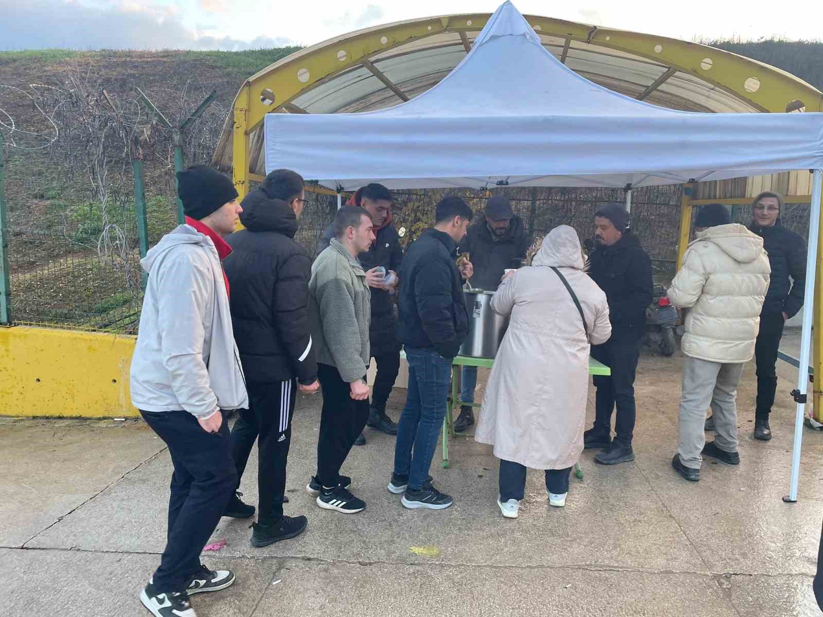 Belediyeden Fabrika Işçilerine Sıcak Çorba 8365