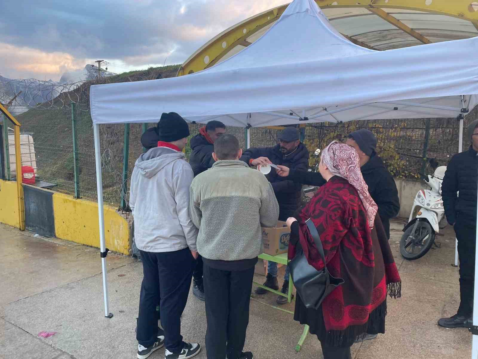 Belediyeden Fabrika Işçilerine Sıcak Çorba 8366