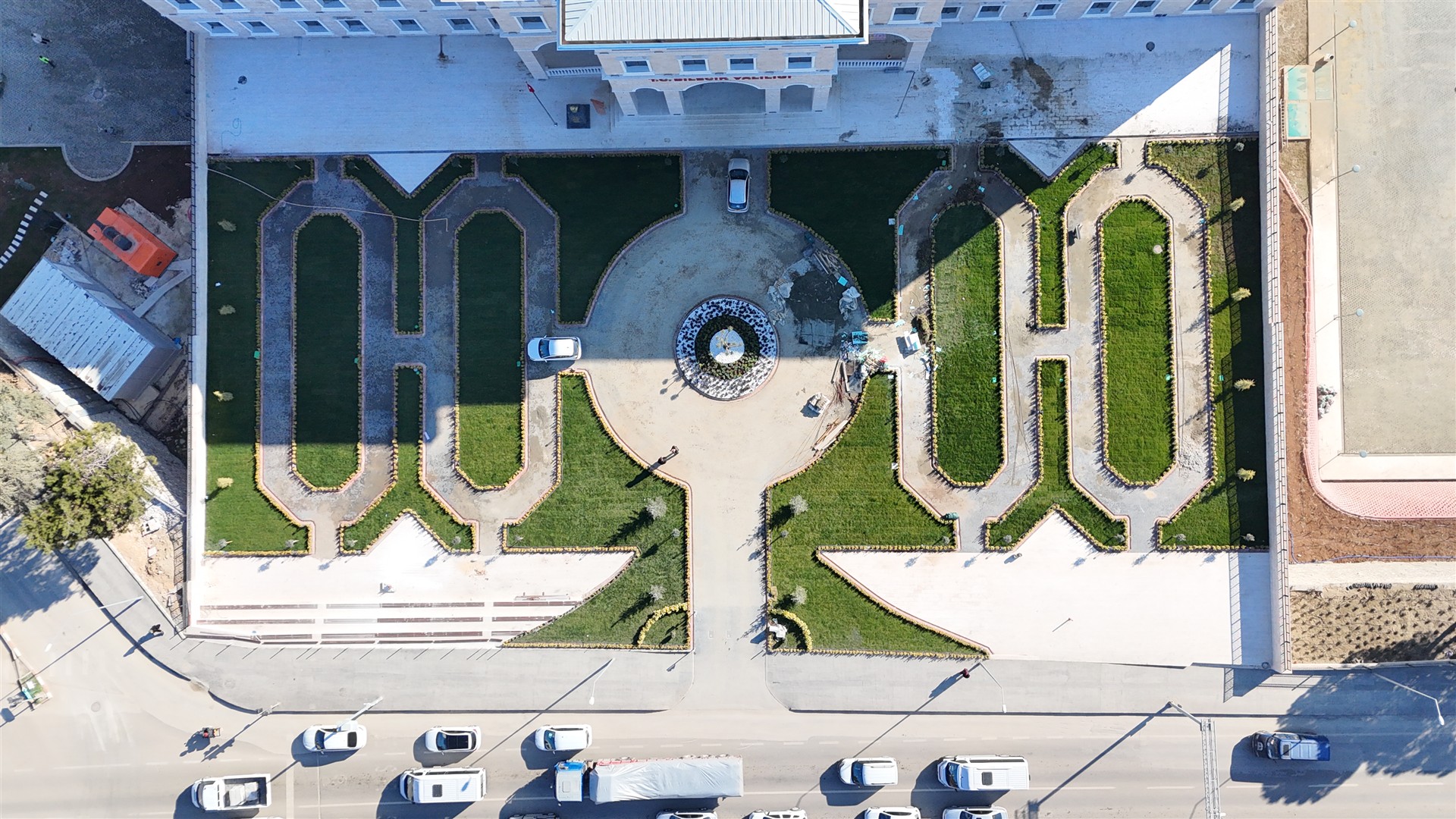 Bi̇leci̇k’i̇n Yeni̇ İdari̇ Si̇mgesi̇ Yükseli̇yor 7684