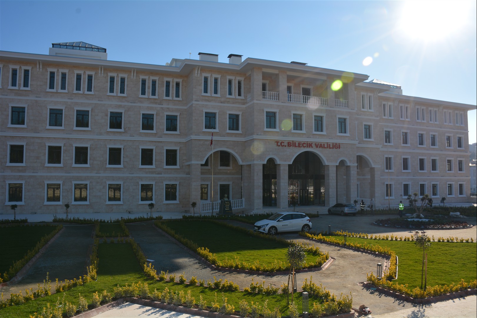 Bi̇leci̇k’i̇n Yeni̇ İdari̇ Si̇mgesi̇ Yükseli̇yor 7687