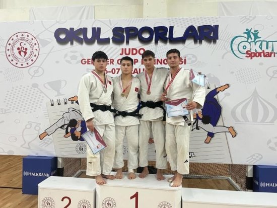 Bilecikli Judoculardan Türkiye Şampiyonası Bileti 7502