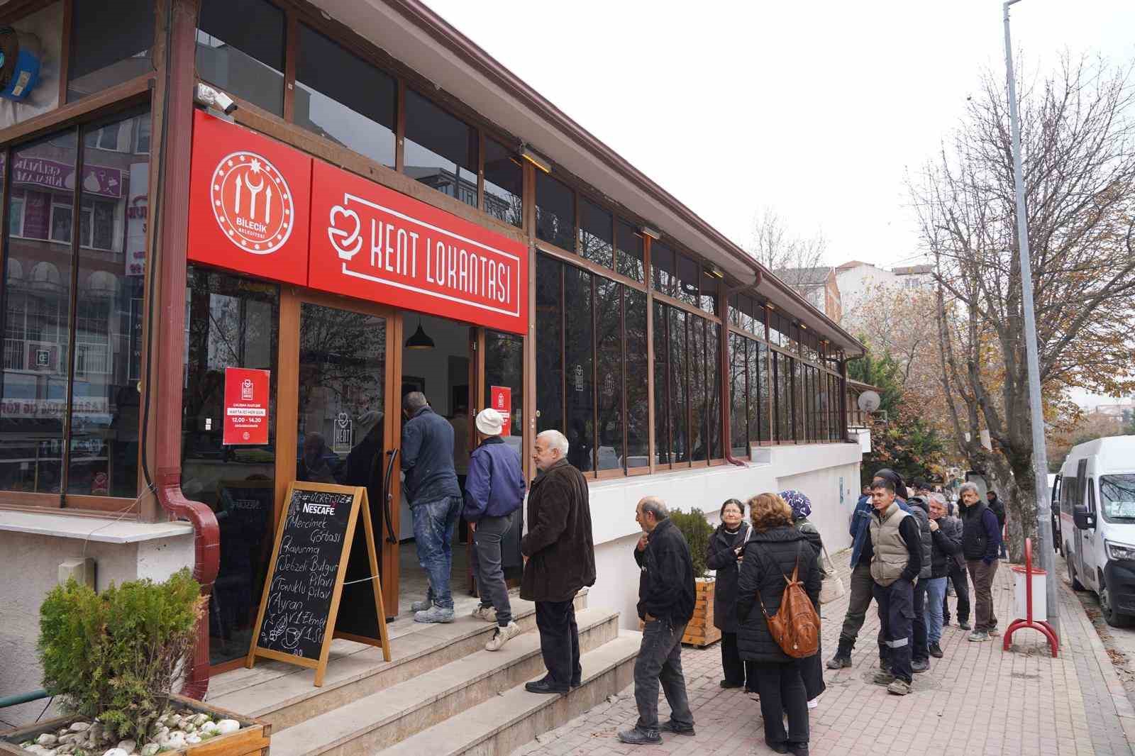 Bilecikli Şehit İlhan Ongan’ın Anısına Binlerce Kişiye Ücretsiz Yemek Dağıtıldı 6919