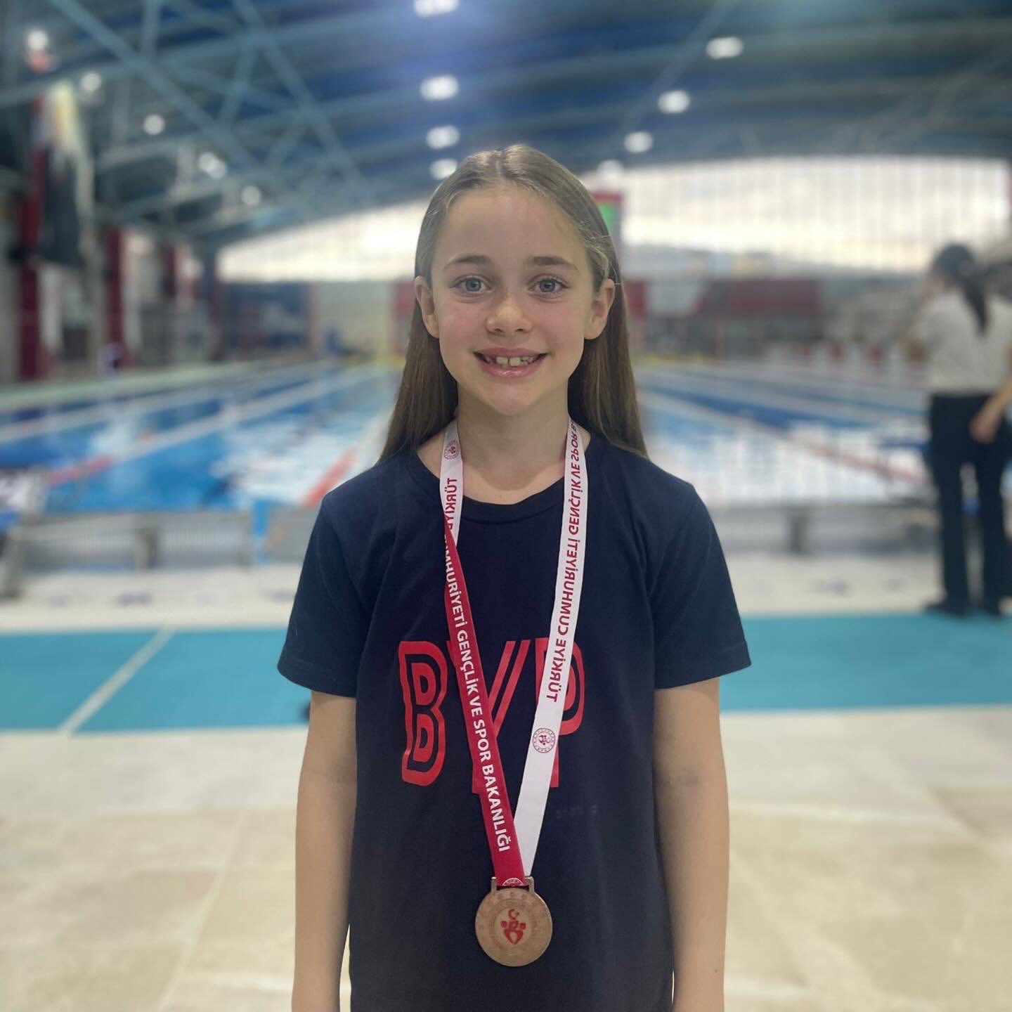 Bilecikli Yüzücüler Kürsüde 7494