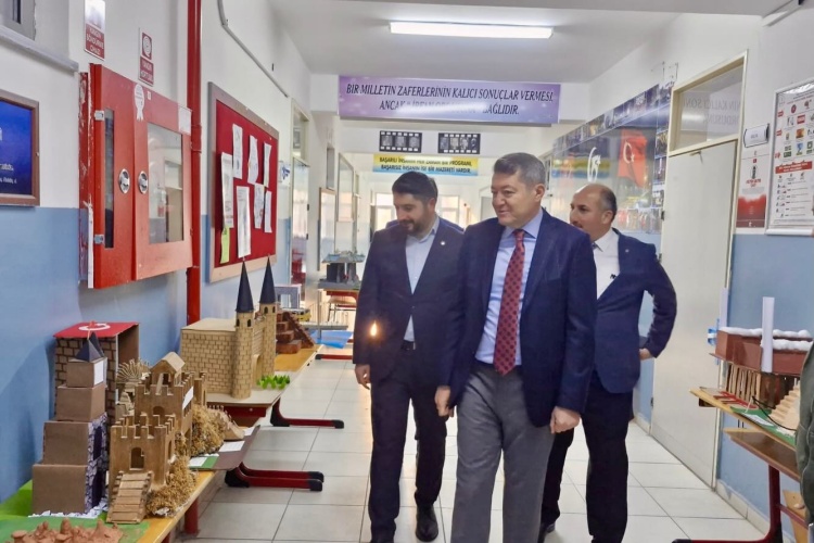 I M A M H A T I P G R E N C I L E R I N D E N R E N K L I K E R M E S 7613