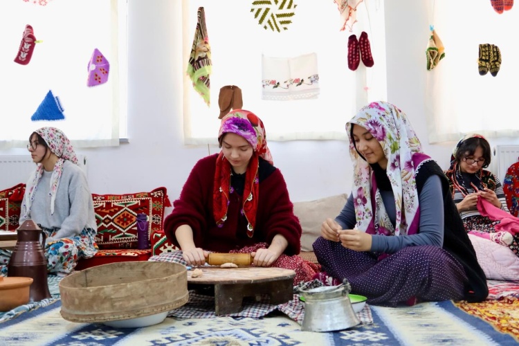 I M A M H A T I P G R E N C I L E R I N D E N R E N K L I K E R M E S 7614