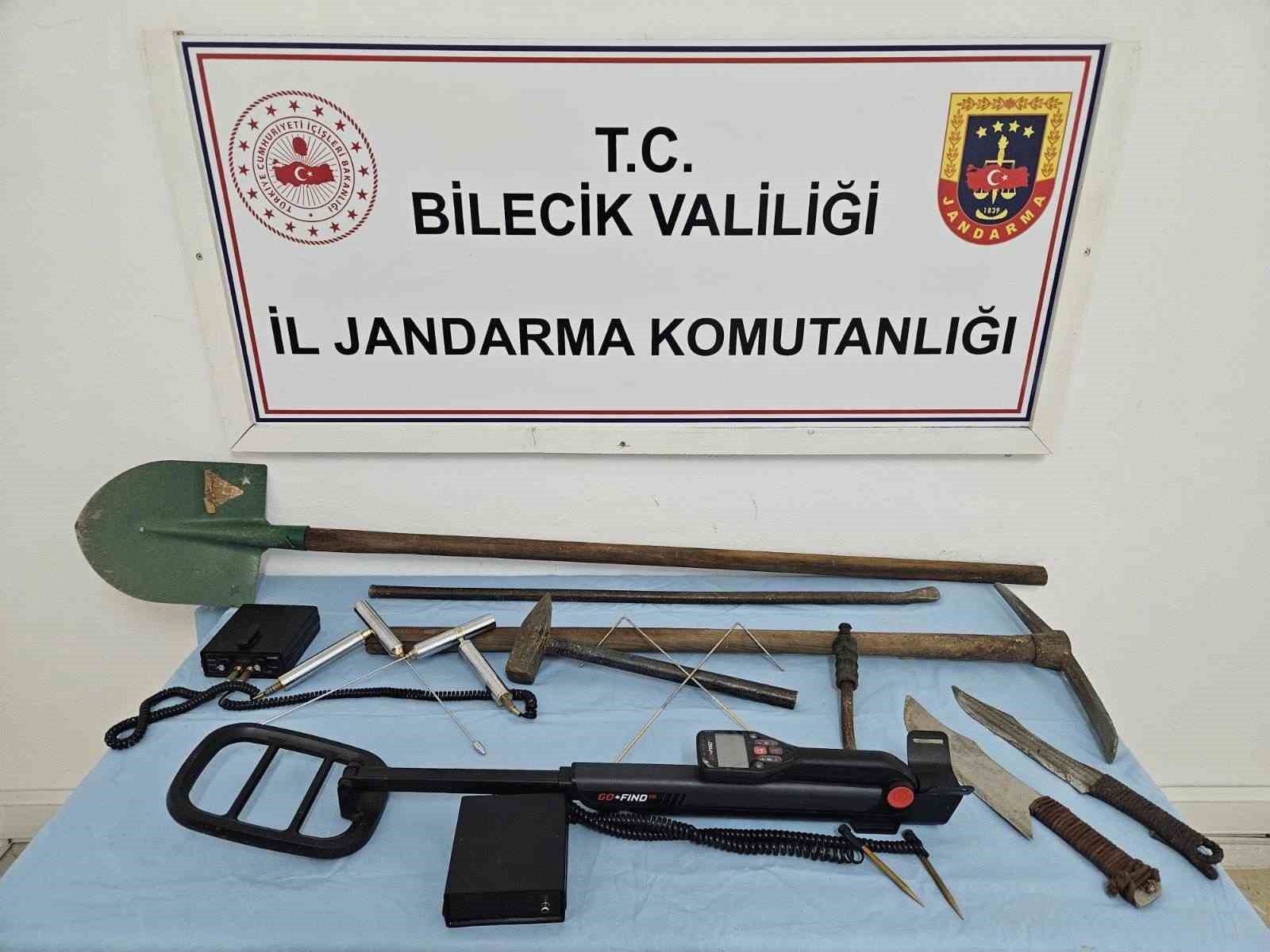 Kazma Kürekle Yakalandılar 7497