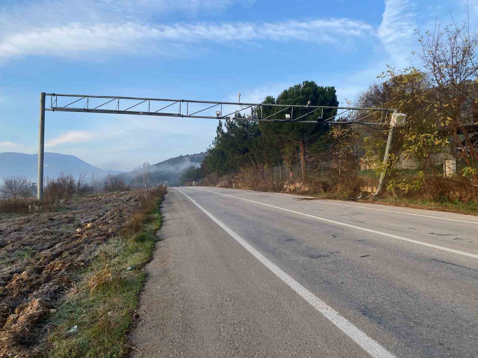 Kontrolden Çıkan Pikap Pts Direğine Çarptı 6888