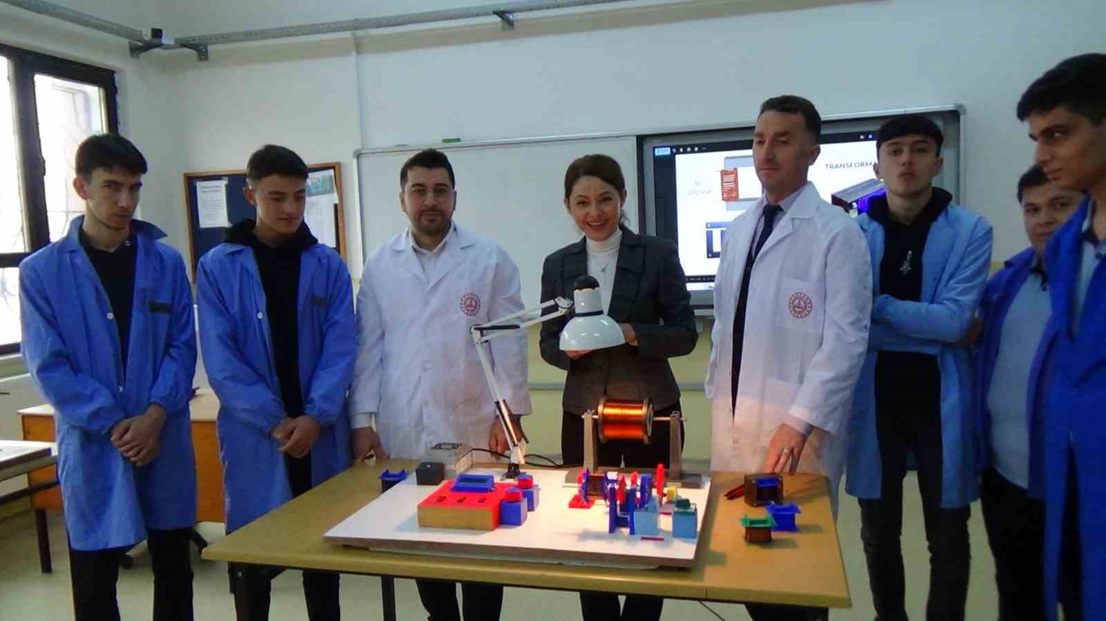 Öğrenciler Depodaki Atıl Malzemelerden Trafo Sarma Makinesi Yaptı 8209