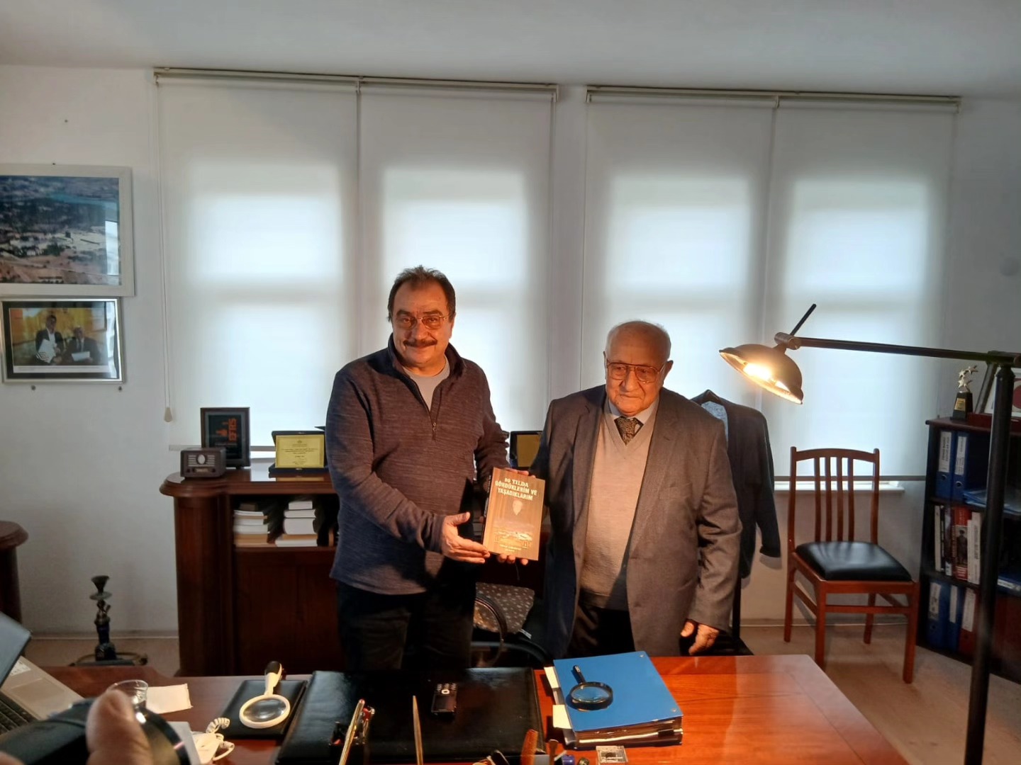 Ön 80 Yıllık Hatırasını Hediye Etti 8134