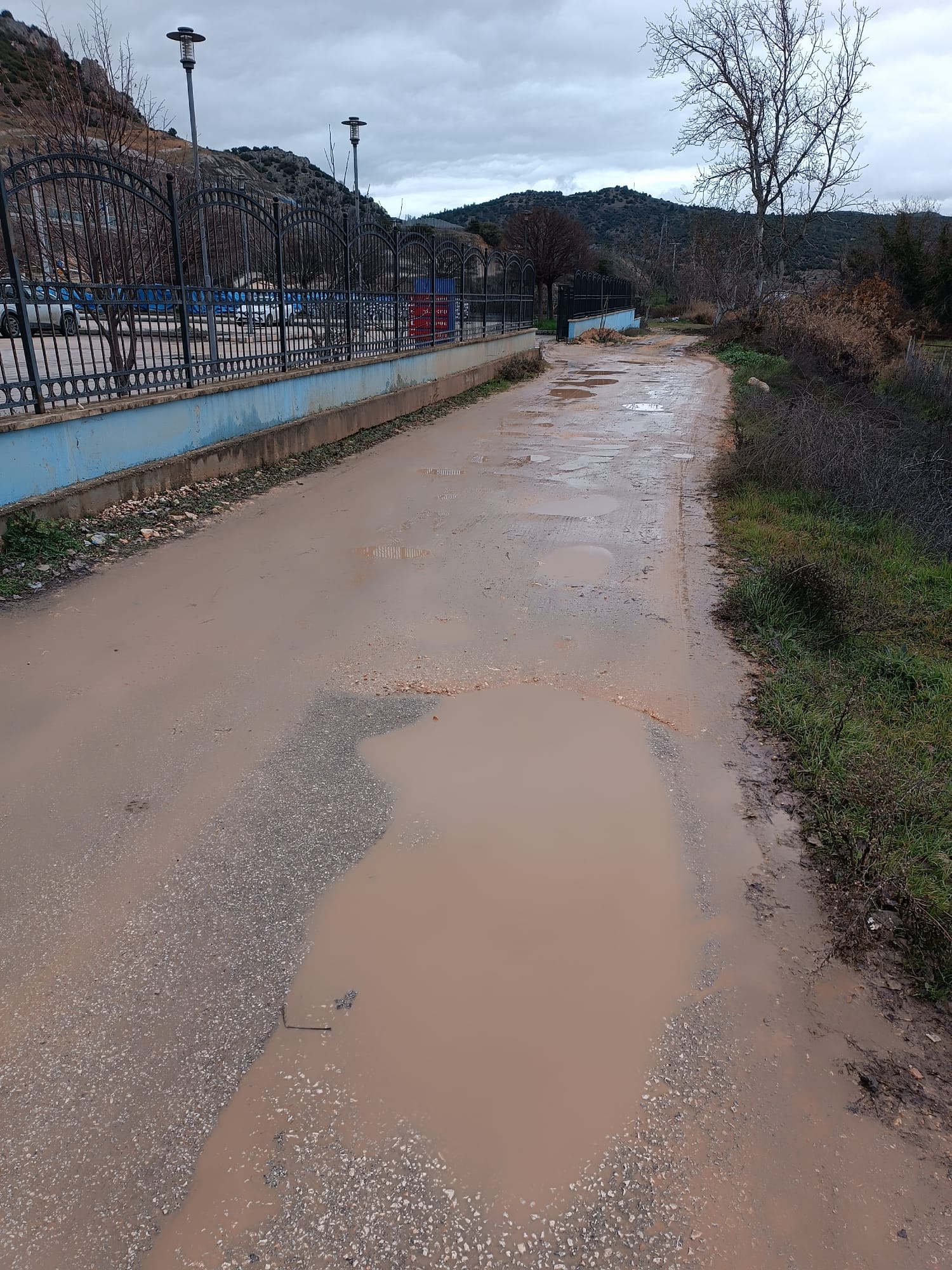 Ön Yht Gar Girişi Çamura Teslim 8157