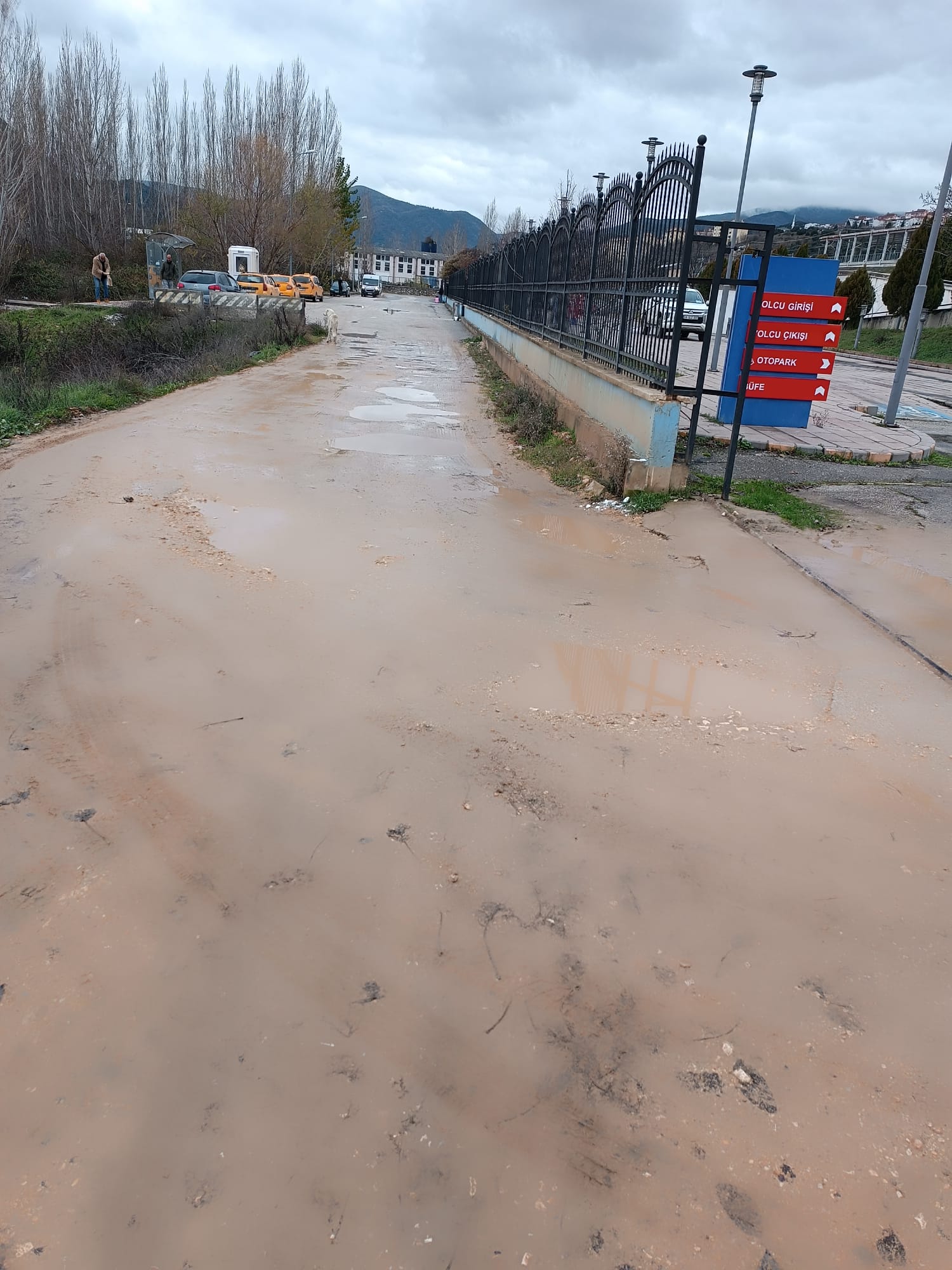 Ön Yht Gar Girişi Çamura Teslim 8159