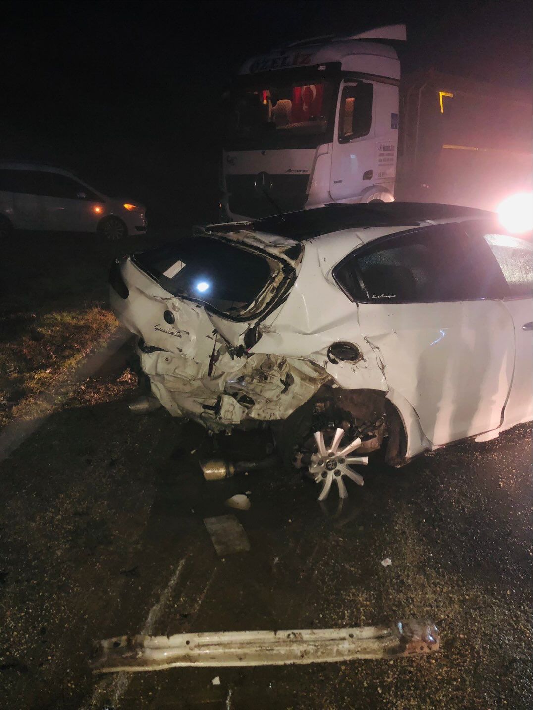 Otomobil Ile Tır Çarpıştı, 2 Yaralı 8044