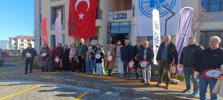 P A Z A R Y E R I N D E T A R I H I G U N 7402