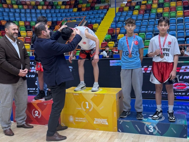 P A Z A R Y E R I N I N K I C K B O K S G U R U R U 7904