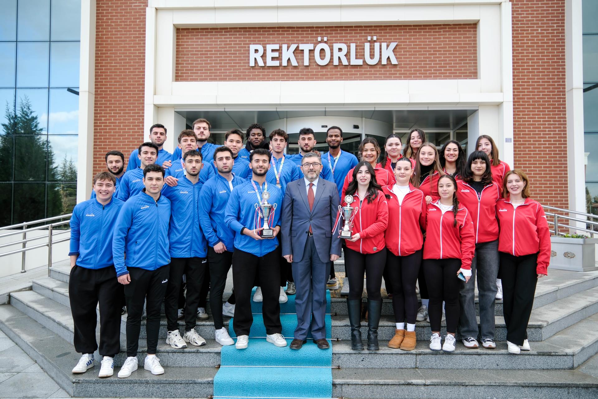 (Pazar) Rektör Kaplancıklı Başarıları Bizi Gururlandırıyor 7259