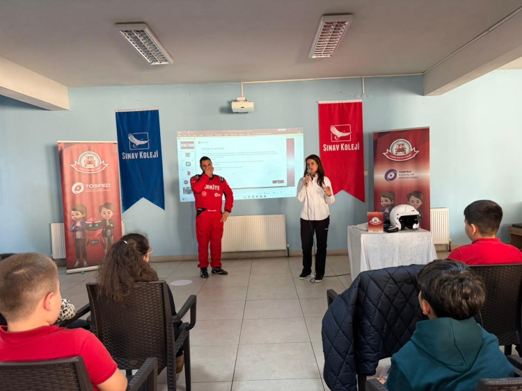 S A M P I Y O N S P O R C U L A R B I L E C I K S I N A V K O L E J I N D E 7603