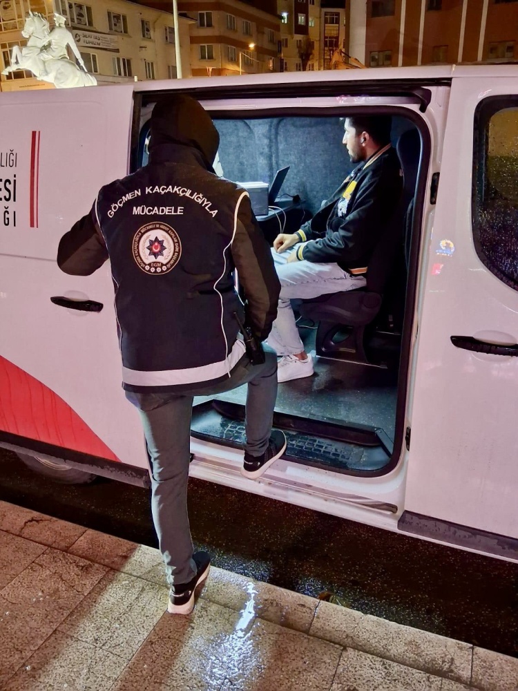 S E H R I N D O R T B I R Y A N I N D A G U V E N L I K T A R A M A S I 6977