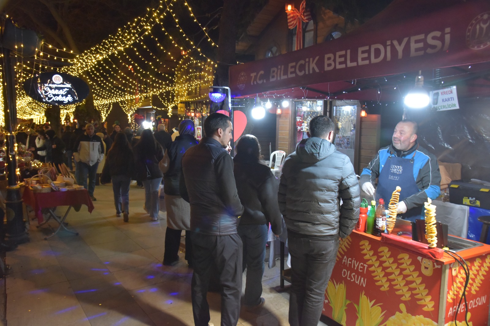 Sanat Sokağina Yoğun İlgi̇ 7804