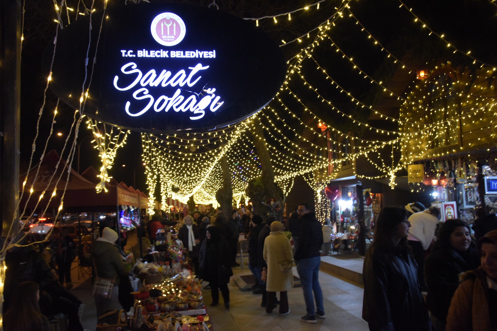 Sanat Sokağina Yoğun İlgi̇ 7805