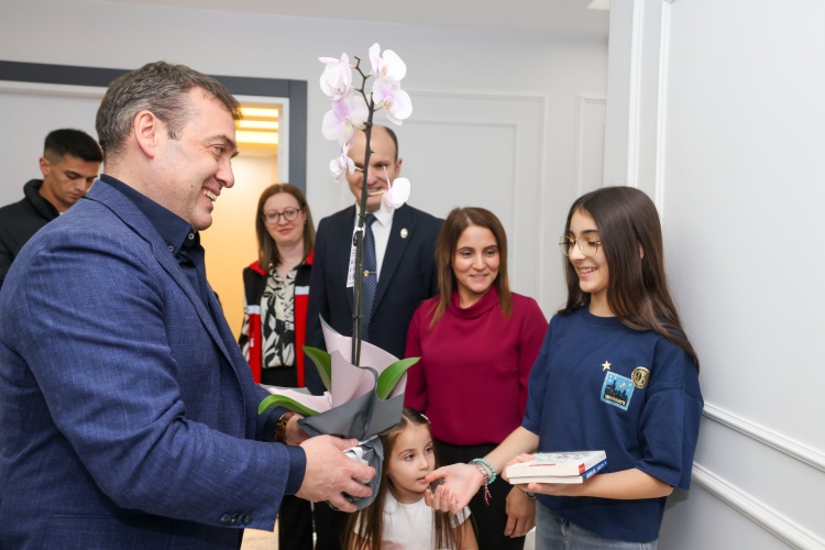 V A L I S O Z E R 039 039 G A Z I L E R I M I Z B A S T A C I M I Z 039 039 7400