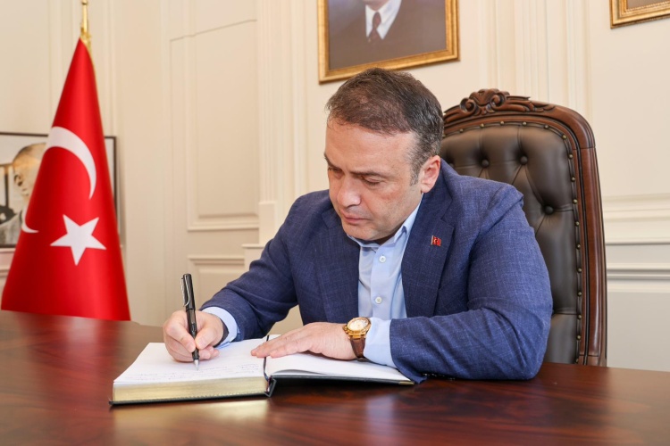 V A L I S O Z E R D E N K U R S B I R I N C I S I K A Y M A K A M A Z I Y A R E T 6757