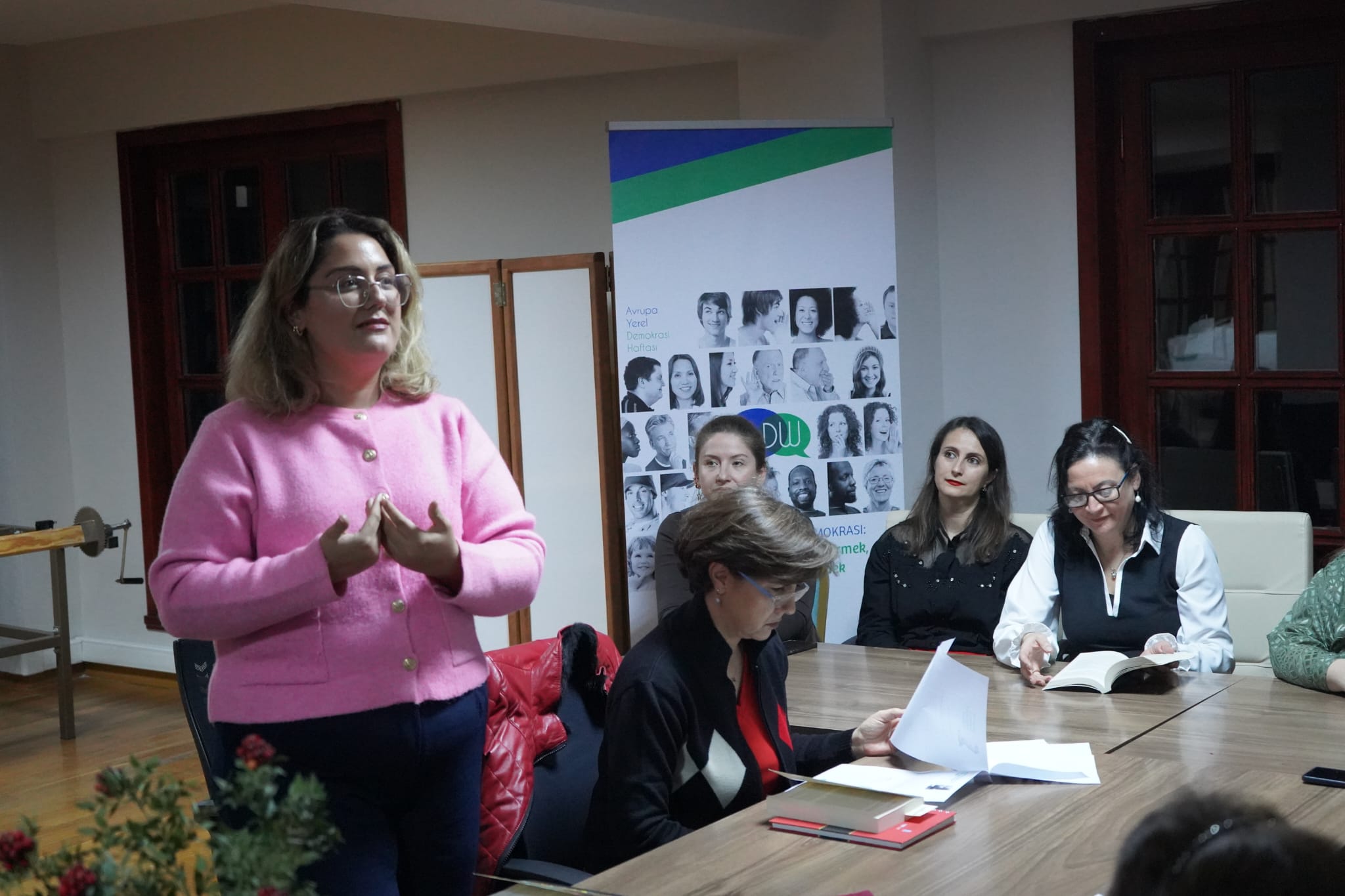 Yerel Demokraside Kadınların Ayak Sesi 8115