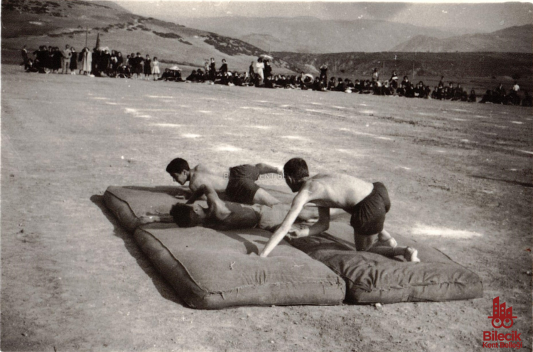 19 Mayıs 1959’Un Coşkusunu Taşıyan Güreş Gösterisi 9287