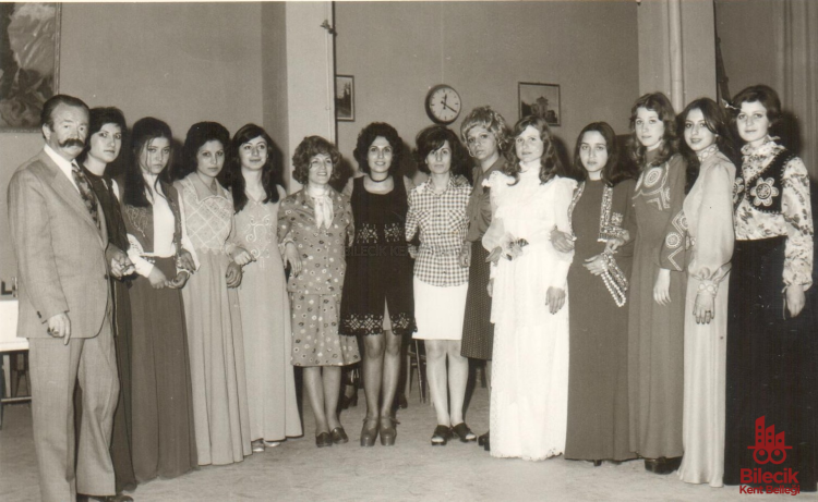 1975 Yıl Sonu Defilesi Hatırası 9427 (1)